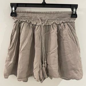 Aritzia x Wilfred flowy shorts